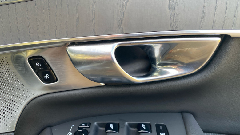 Volvo XC90 2.0 T8 PHEV Ultra Dark 5dr AWD Geartronic Estate